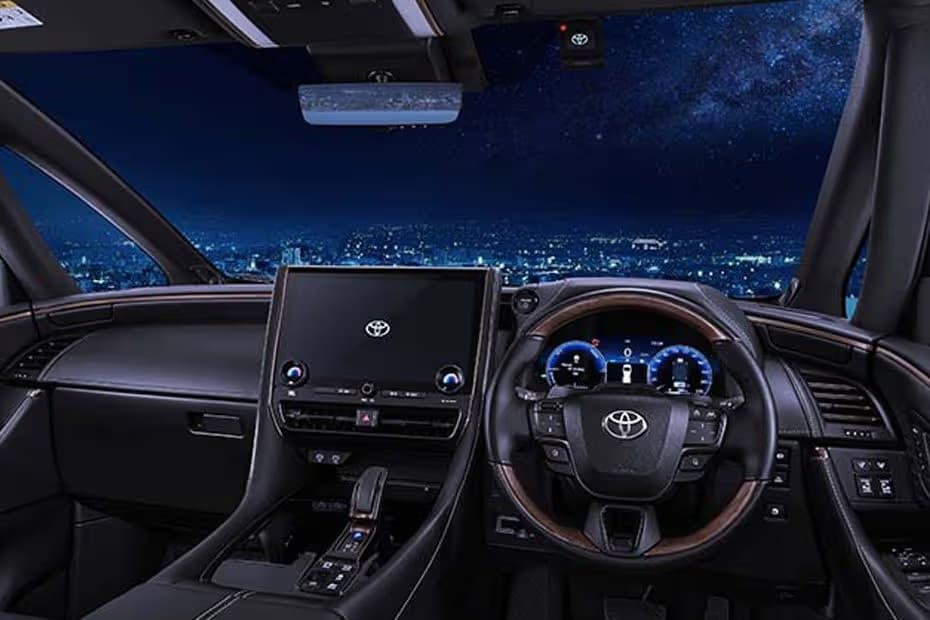 Toyota Alphard image 2